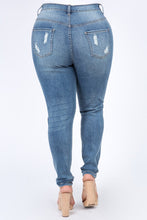 Load image into Gallery viewer, Curvy Distressed Jeans

